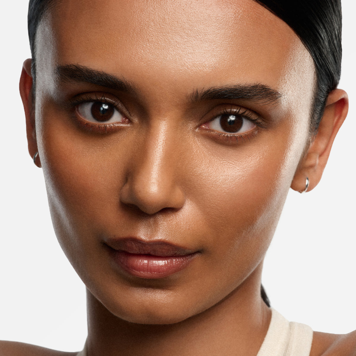 Saie Glowy Super Gel | All-Over Luminizer | Clean Highlighter