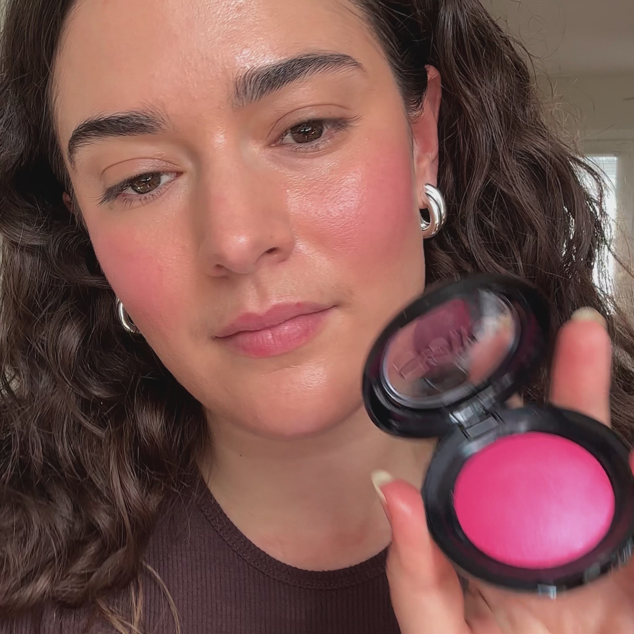 ビ　Saie SUPERSUEDE Radiant Blush SuperSuede™ Baked Powder Blush – Saie